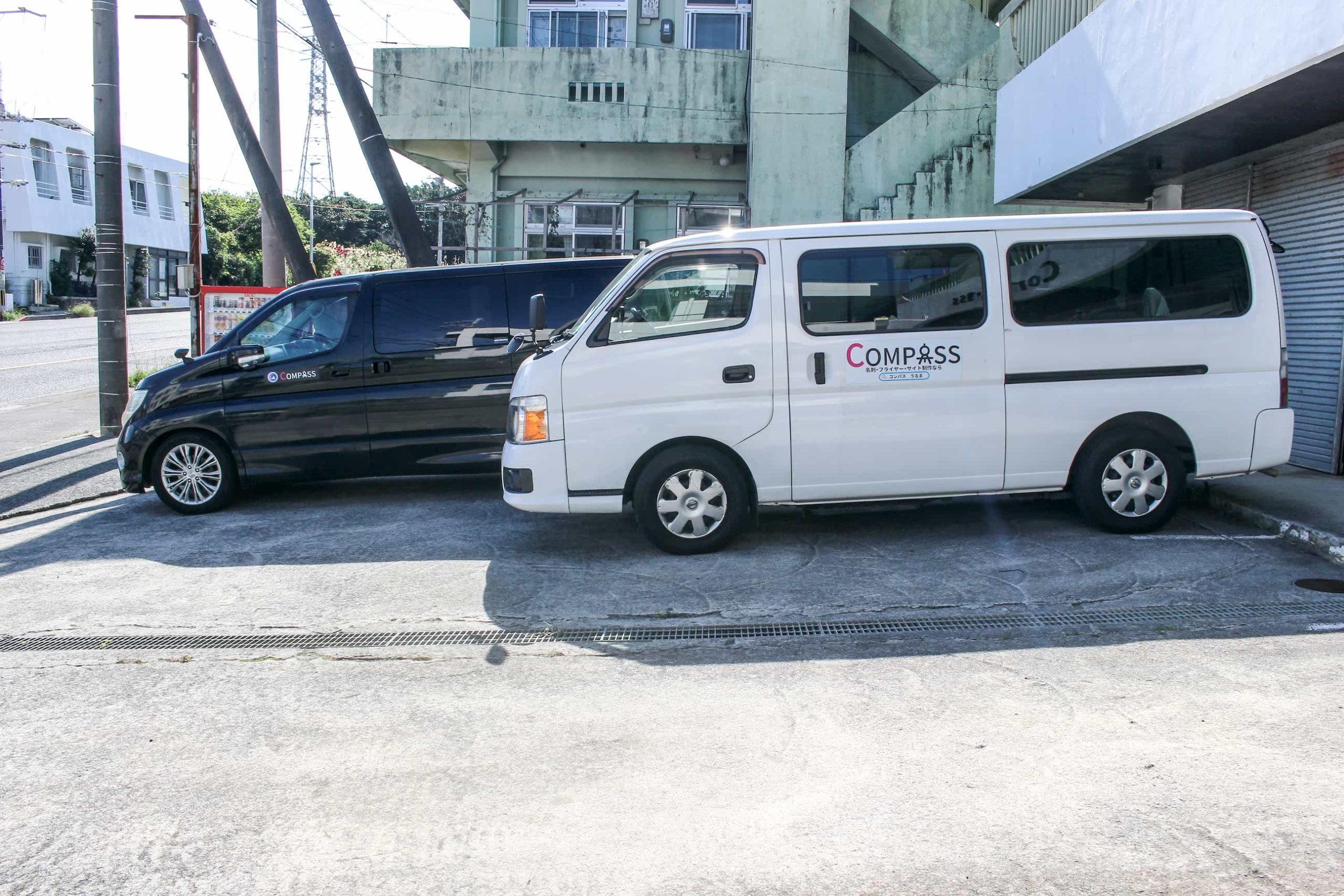 会社の公用車、ハイウェイとキャラバンを撮影。現在、うるま市、沖縄市区域にて利用者の送迎にて使用しています。